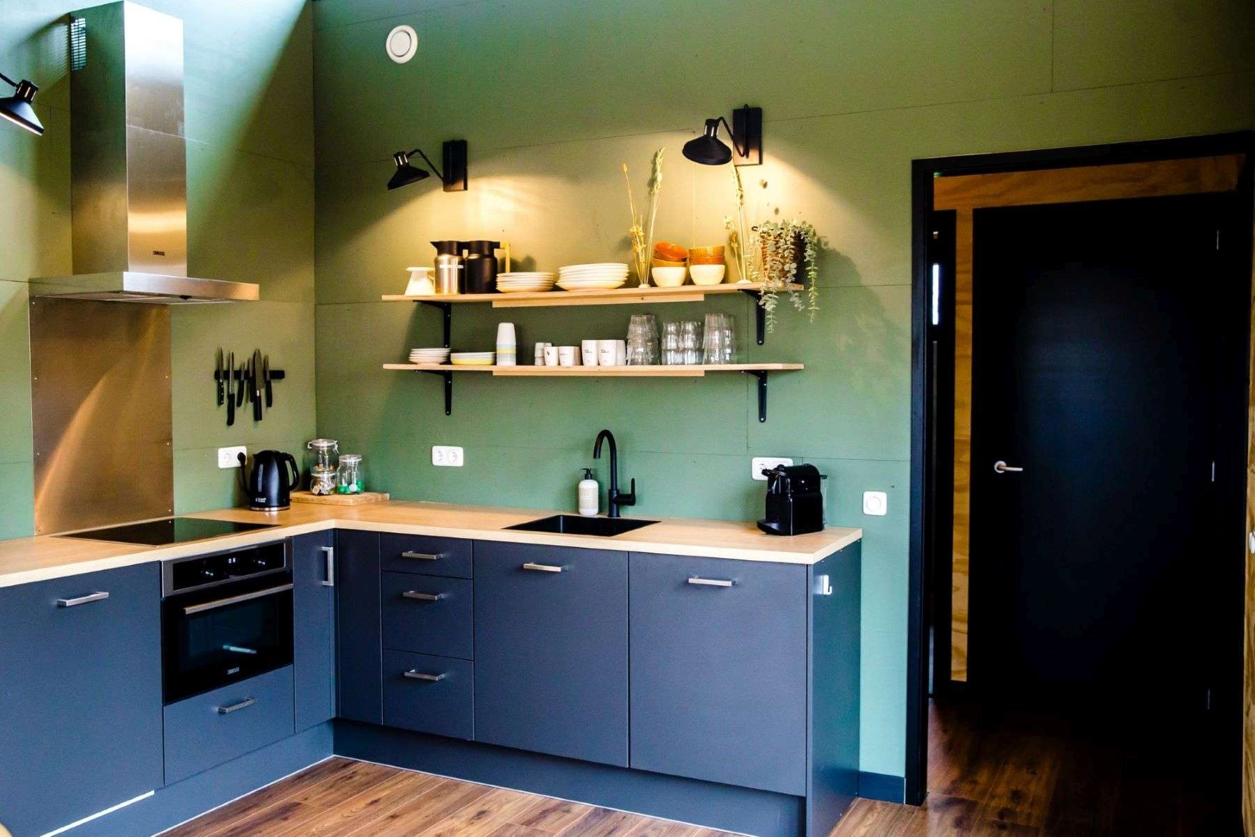Badezimmer in der Wasserlodge Ljurk Pean-buiten — Naturhaus am Wasser in Friesland
